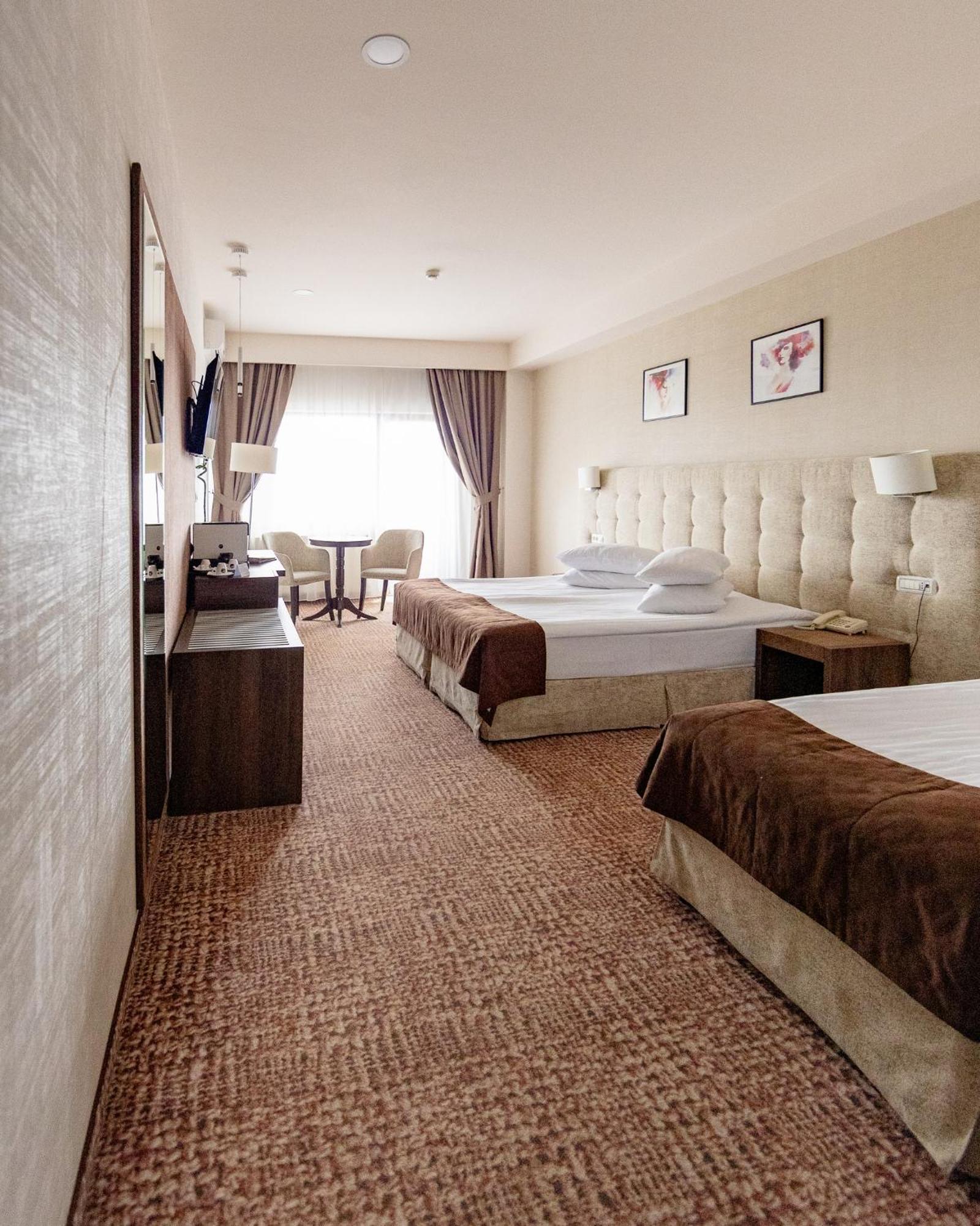 Grand Hotel Belvedere Брашов Екстериор снимка