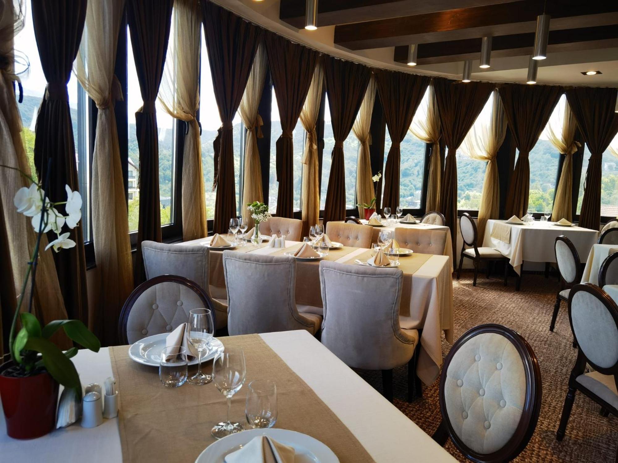 Grand Hotel Belvedere Брашов Екстериор снимка
